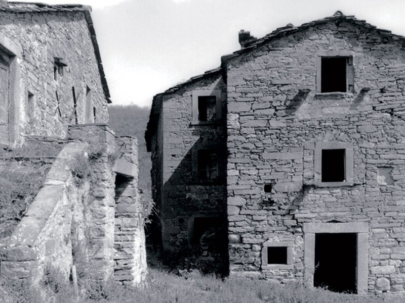 Borgo di Vagli before the restoration, 1